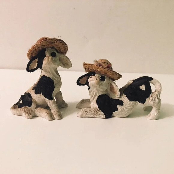 Vtg Lot of 2 Enesco Kathy Wise Calf Cow Figure  Straw Hats - Picture 1 of 16